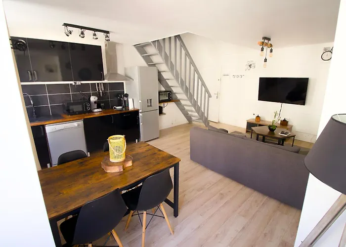 Triplex Lumineux à Cherbourg, Hyper Centre, 2 Pas Du Port&vie Nocturne, Intendance Luxury Host Cherbourg-en-Cotentin