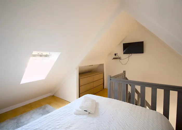 Triplex Lumineux à Cherbourg, Hyper Centre, 2 Pas Du Port&vie Nocturne, Intendance Luxury Host Cherbourg-en-Cotentin