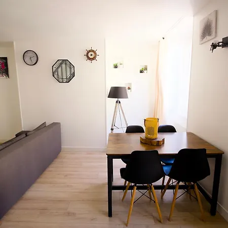 Triplex Lumineux à Cherbourg, Hyper Centre, 2 Pas Du Port&vie Nocturne, Intendance Luxury Host * Cherbourg-en-Cotentin