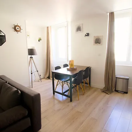Triplex Lumineux A Cherbourg, Hyper Centre, 2 Pas Du Port & Vie Nocturne, Intendance Luxury Host Apartment