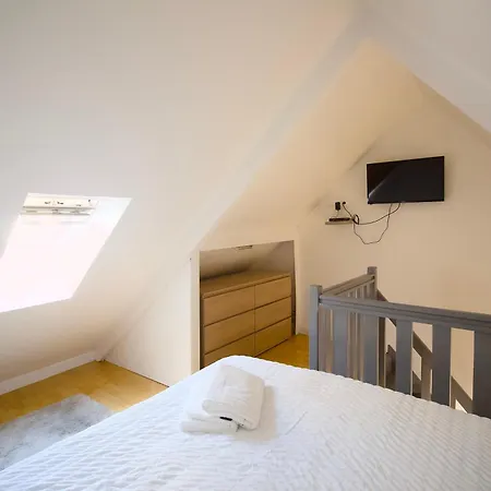 Triplex Lumineux à Cherbourg, Hyper Centre, 2 Pas Du Port&vie Nocturne, Intendance Luxury Host Cherbourg-en-Cotentin