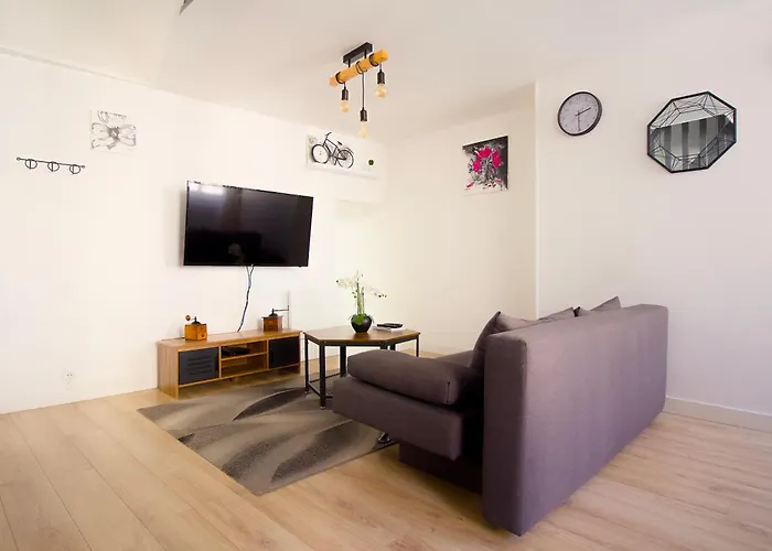 Triplex Lumineux A Cherbourg, Hyper Centre, 2 Pas Du Port & Vie Nocturne, Intendance Luxury Host Apartamento Cherbourg-en-Cotentin